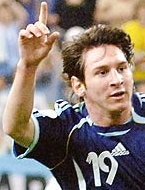 Leo Messi aki vlogatottbeli teljestmnyvelhvta fel magra a figyelmet